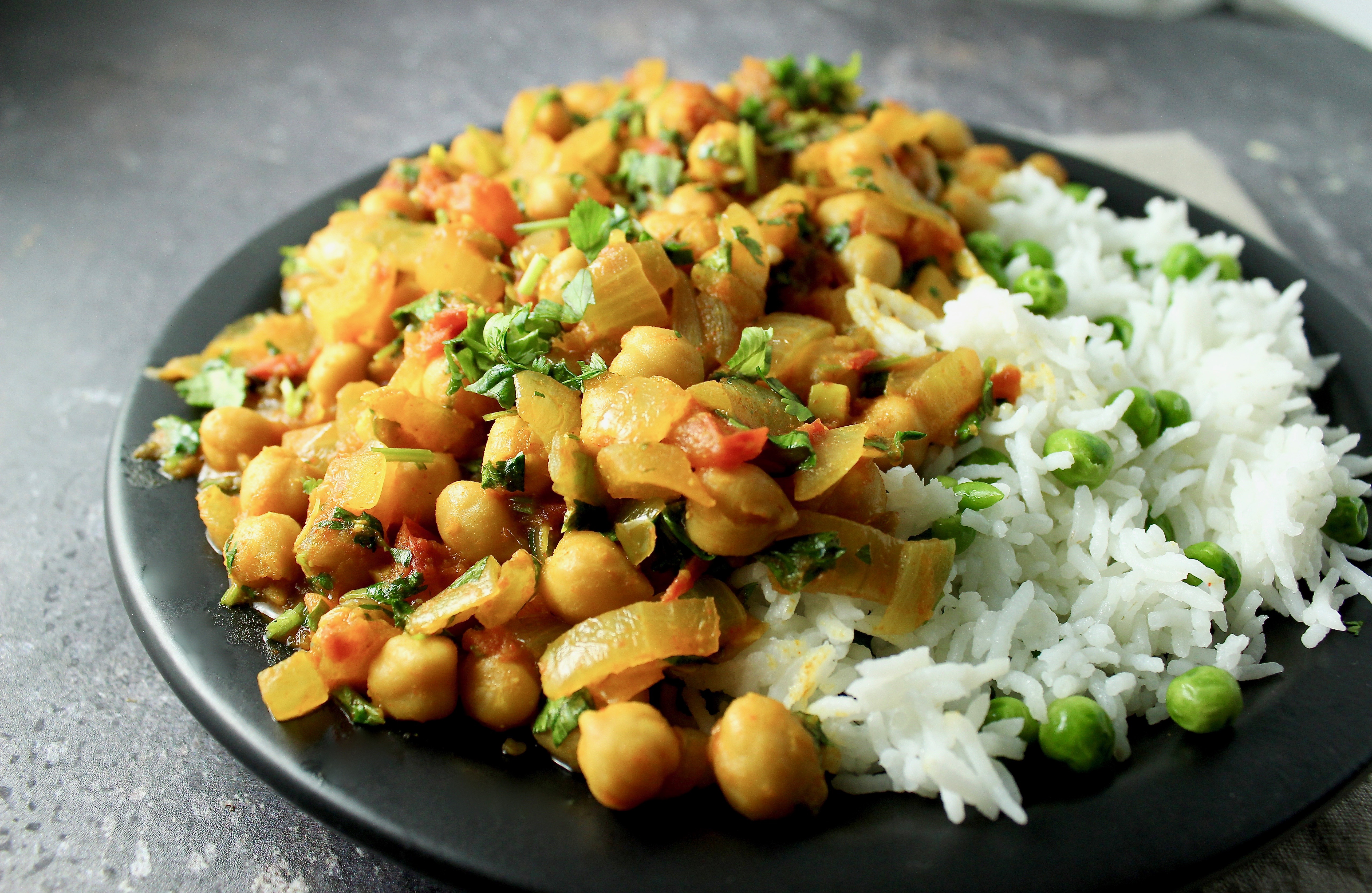 Easy Chana Masala (Chickpea Curry) - The Richmond Avenue